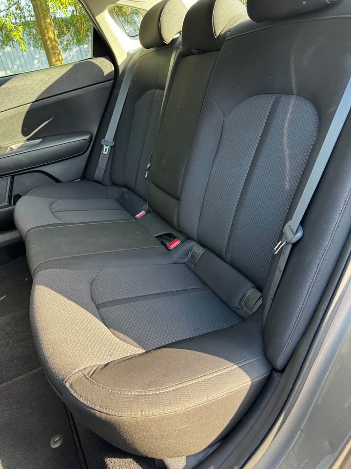 2016 Kia Optima LX Sedan 4D photo 11