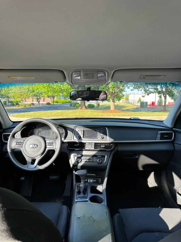 2016 Kia Optima LX Sedan 4D photo 12