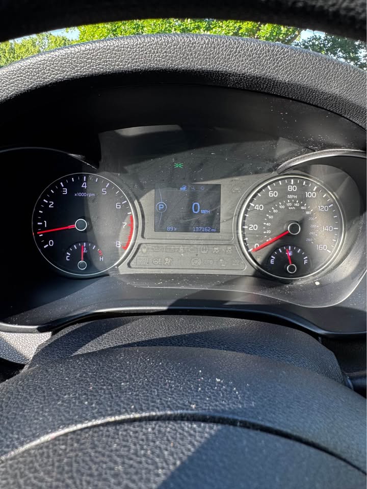 2016 Kia Optima LX Sedan 4D photo 13