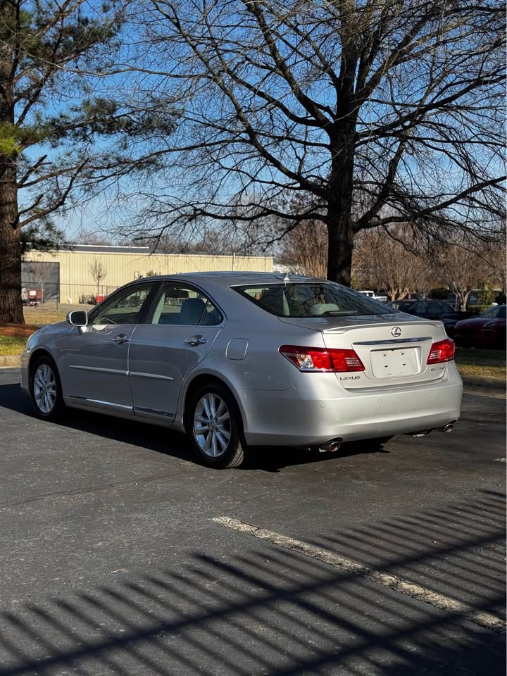 2010 Lexus ES 350 photo 6