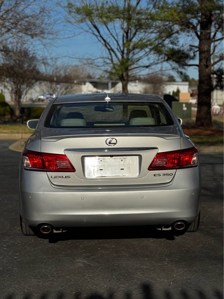 2010 Lexus ES 350 photo 7
