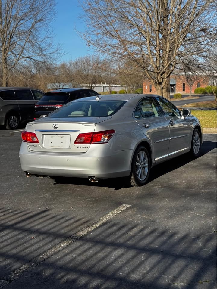 2010 Lexus ES 350 photo 8