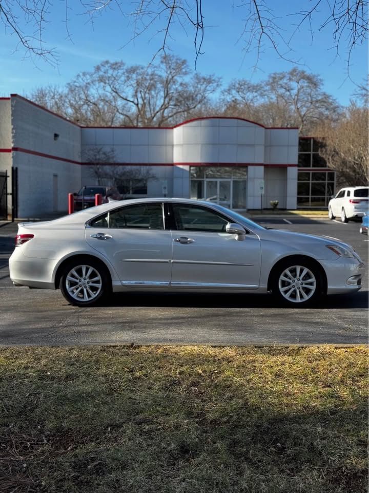 2010 Lexus ES 350 photo 9