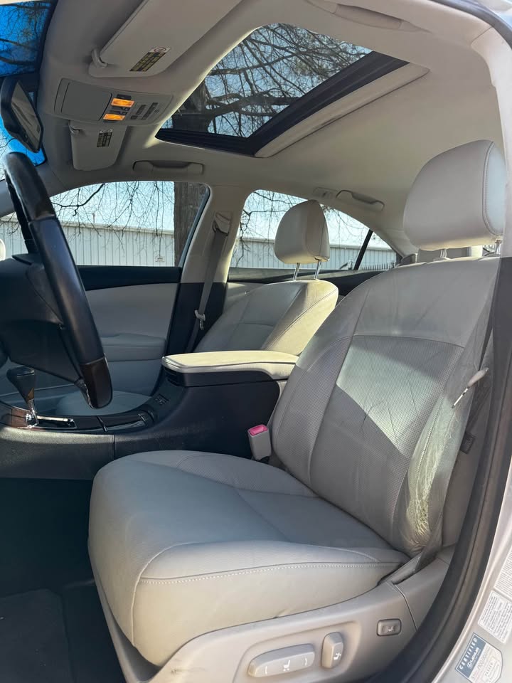2010 Lexus ES 350 photo 11