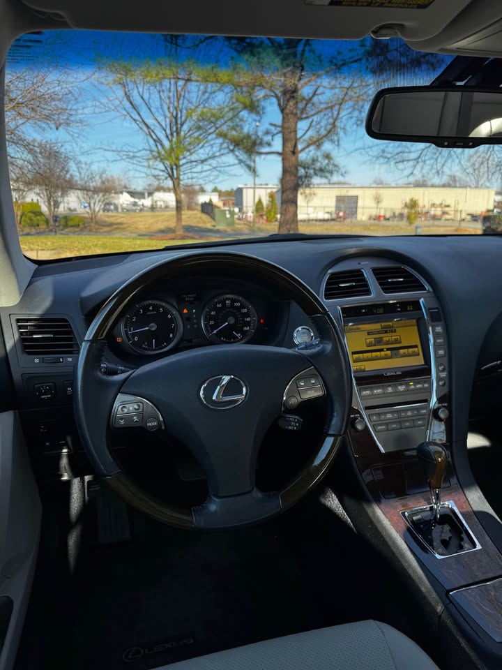 2010 Lexus ES 350 photo 14