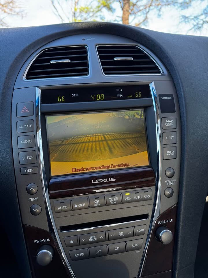 2010 Lexus ES 350 photo 16