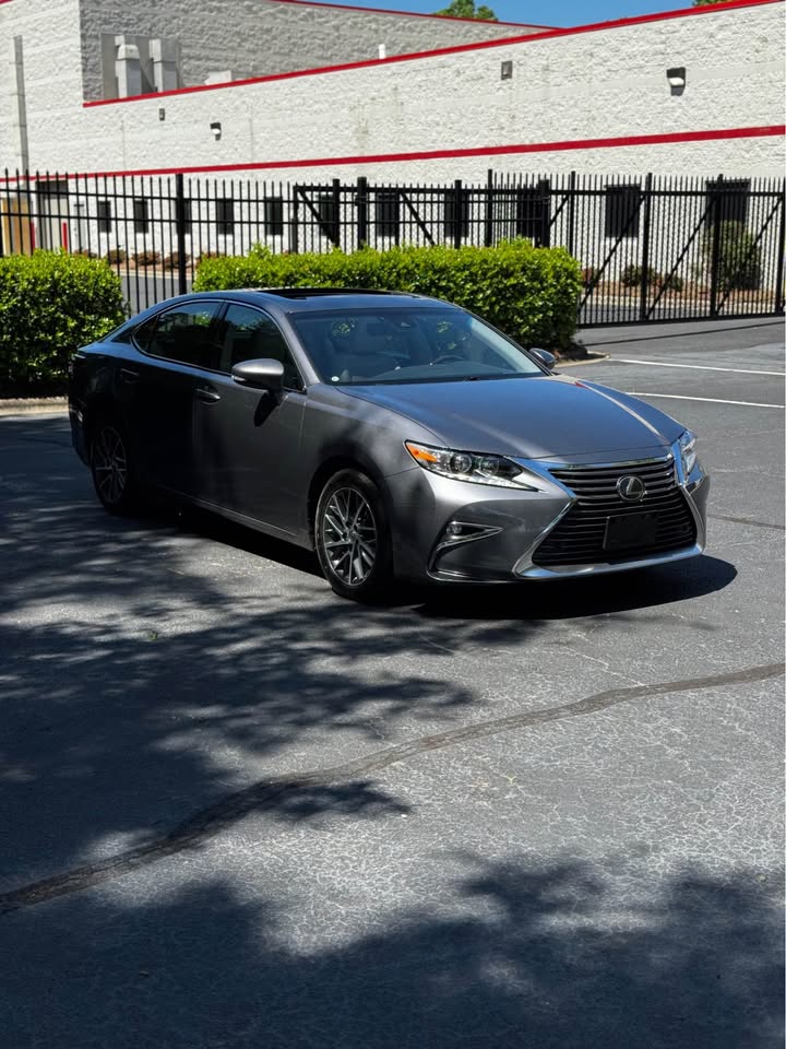 2017 Lexus ES 350 photo 9