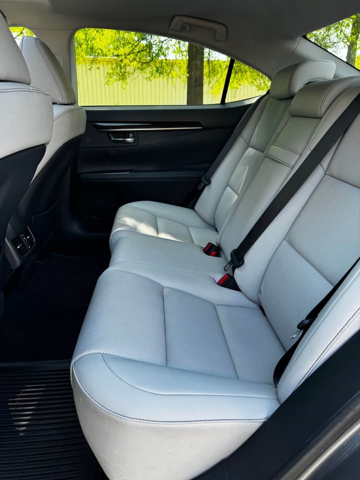 2017 Lexus ES 350 photo 11