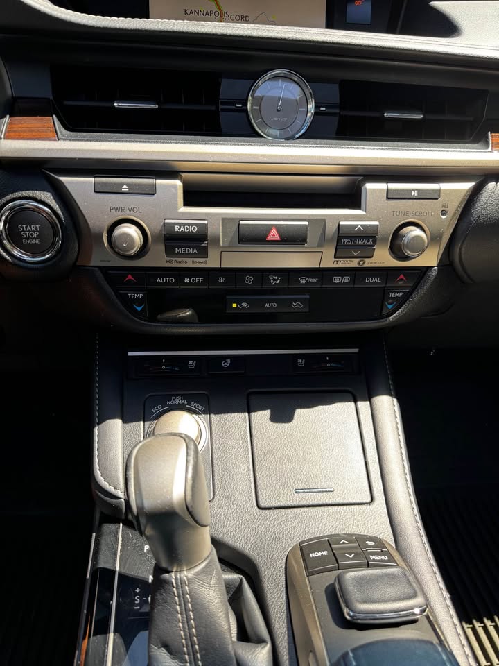 2017 Lexus ES 350 photo 15