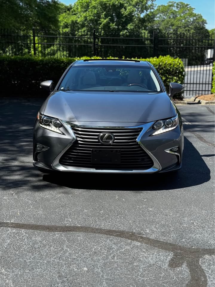 2017 Lexus ES 350 photo 2