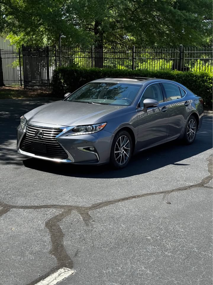 2017 Lexus ES 350 photo 3