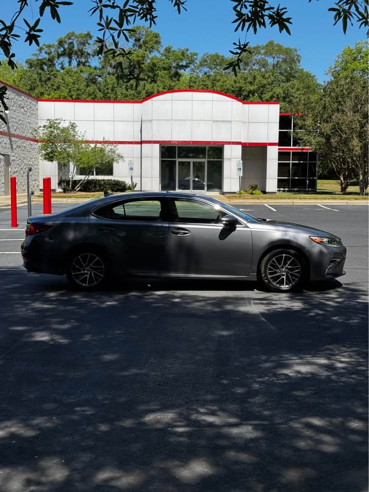 2017 Lexus ES 350 photo 8