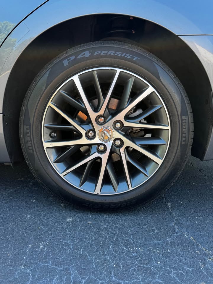 2017 Lexus ES 350 photo 17