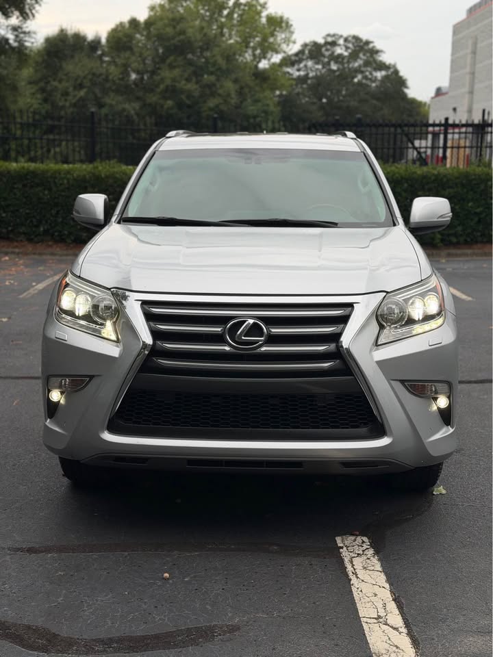 2017 Lexus GX 460 photo 2