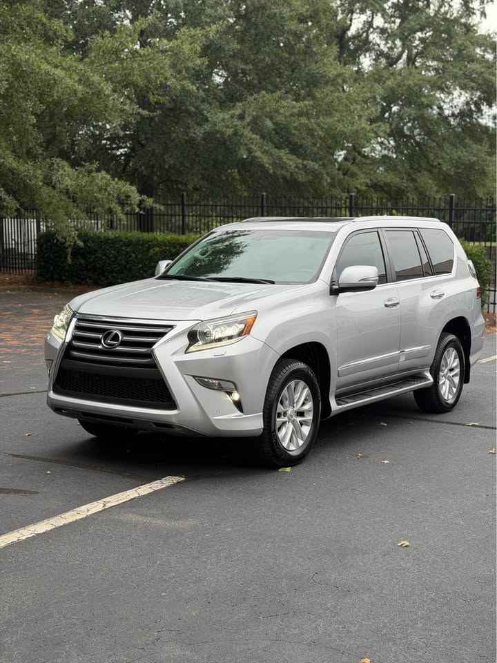 2017 Lexus GX 460 photo 3