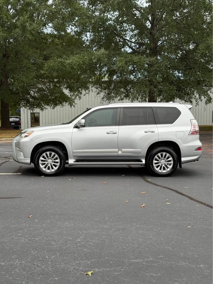 2017 Lexus GX 460 photo 4