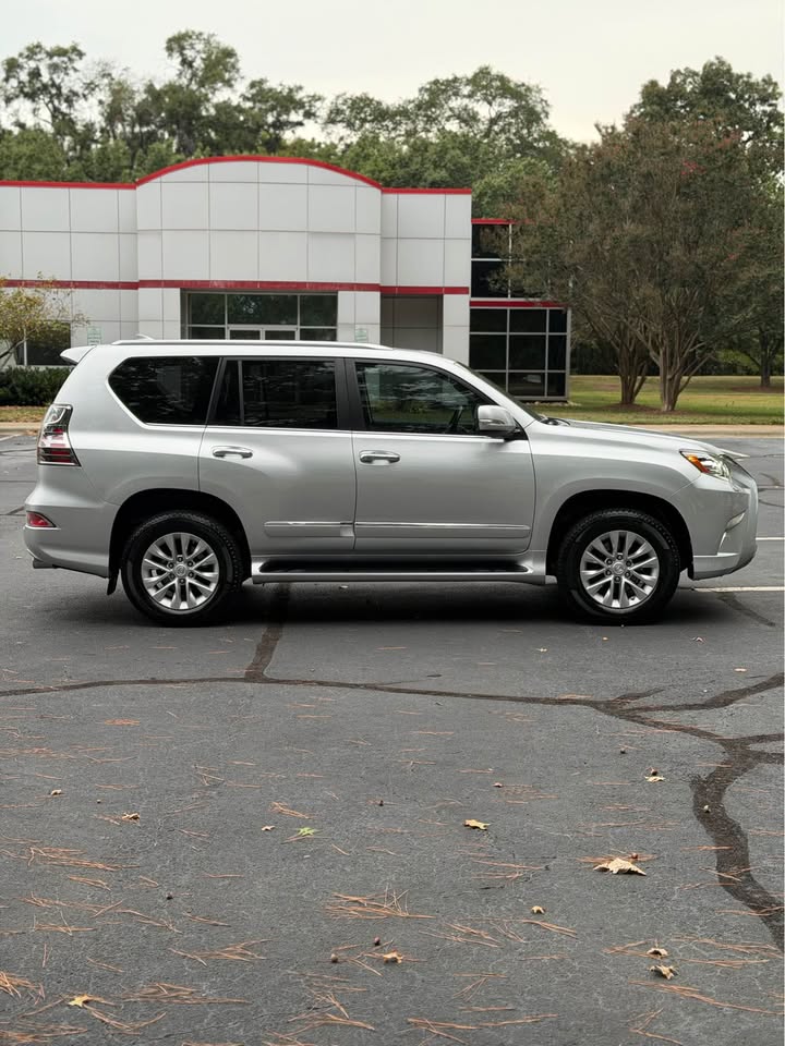 2017 Lexus GX 460 photo 8