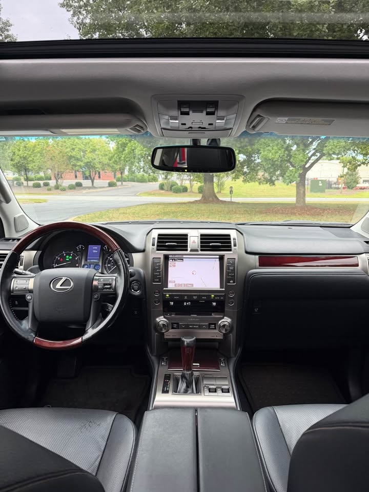 2017 Lexus GX 460 photo 14