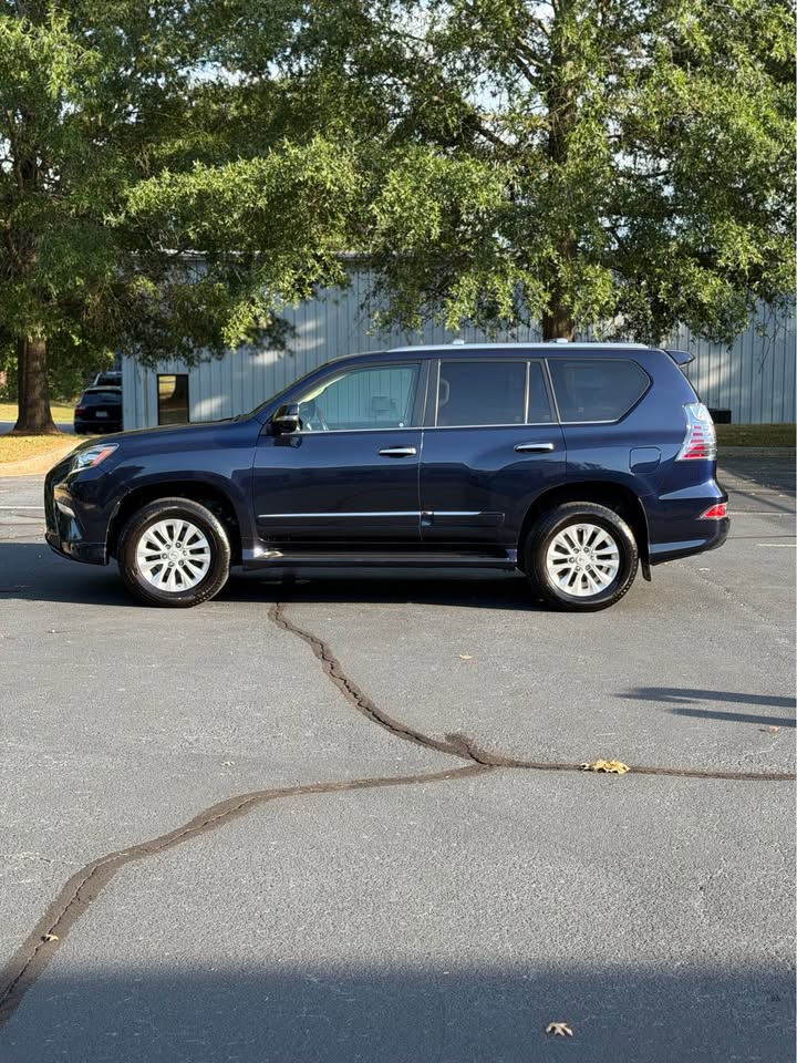2017 Lexus GX 460 photo 4