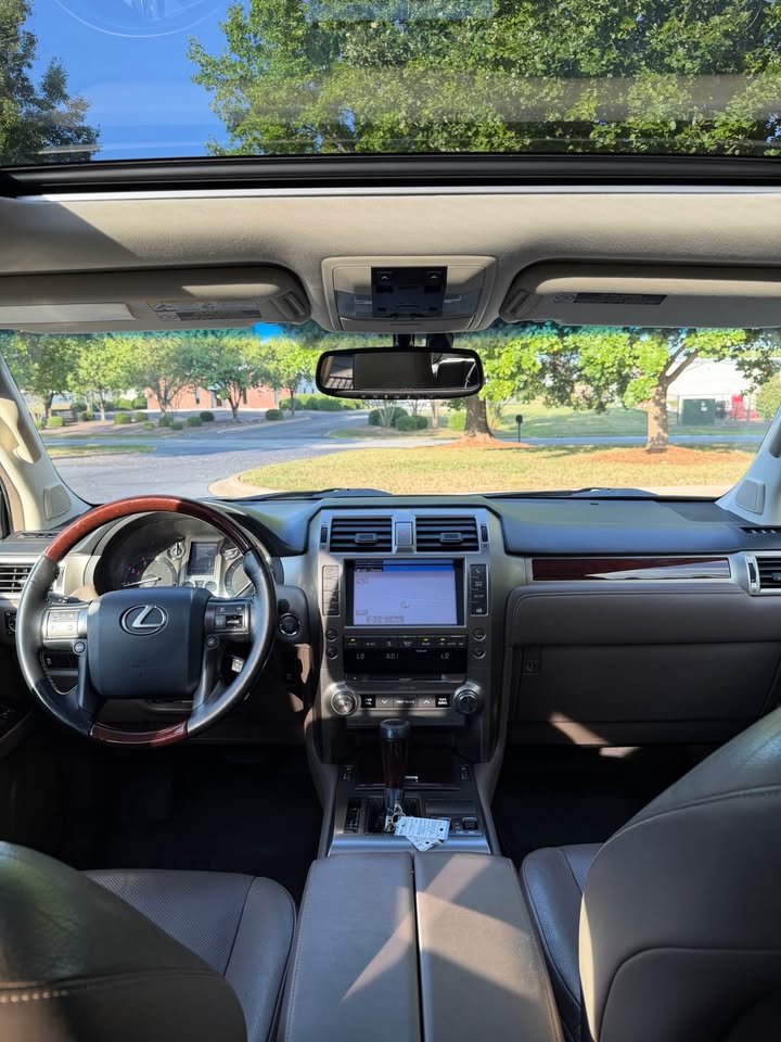 2017 Lexus GX 460 photo 14
