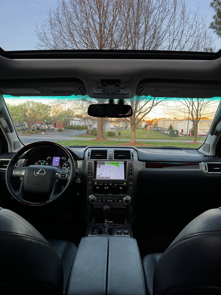 2015 Lexus GX 460 photo 13