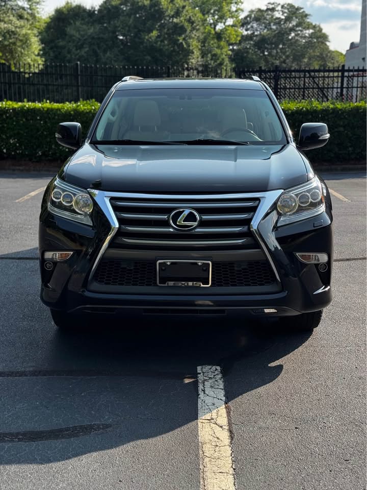 2016 Lexus GX 460 Luxury Sport Utility 4D photo 2