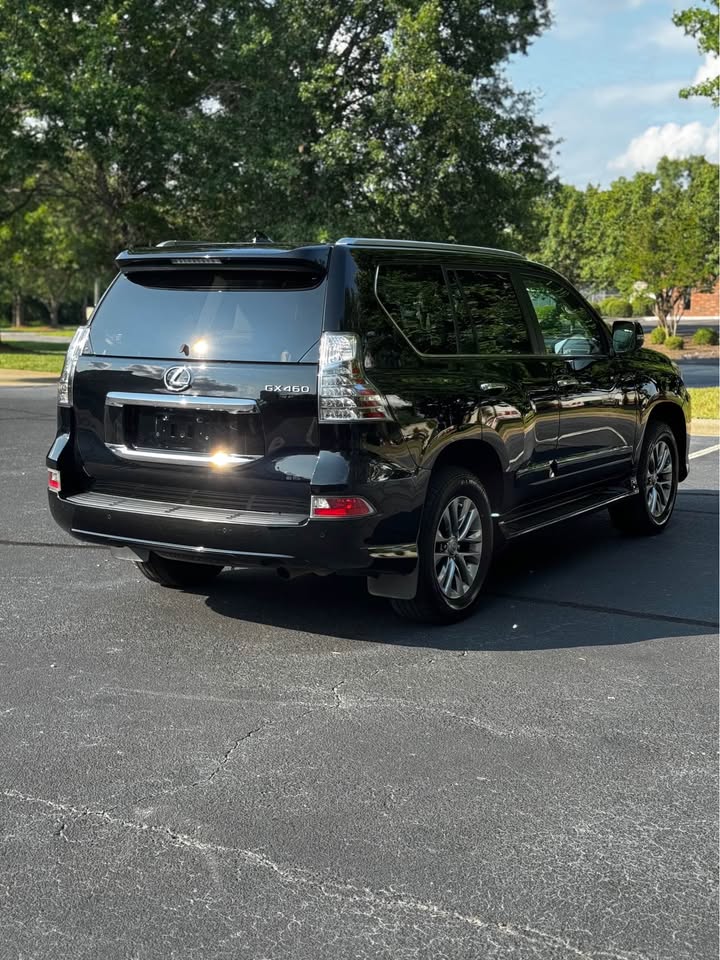 2016 Lexus GX 460 Luxury Sport Utility 4D photo 7