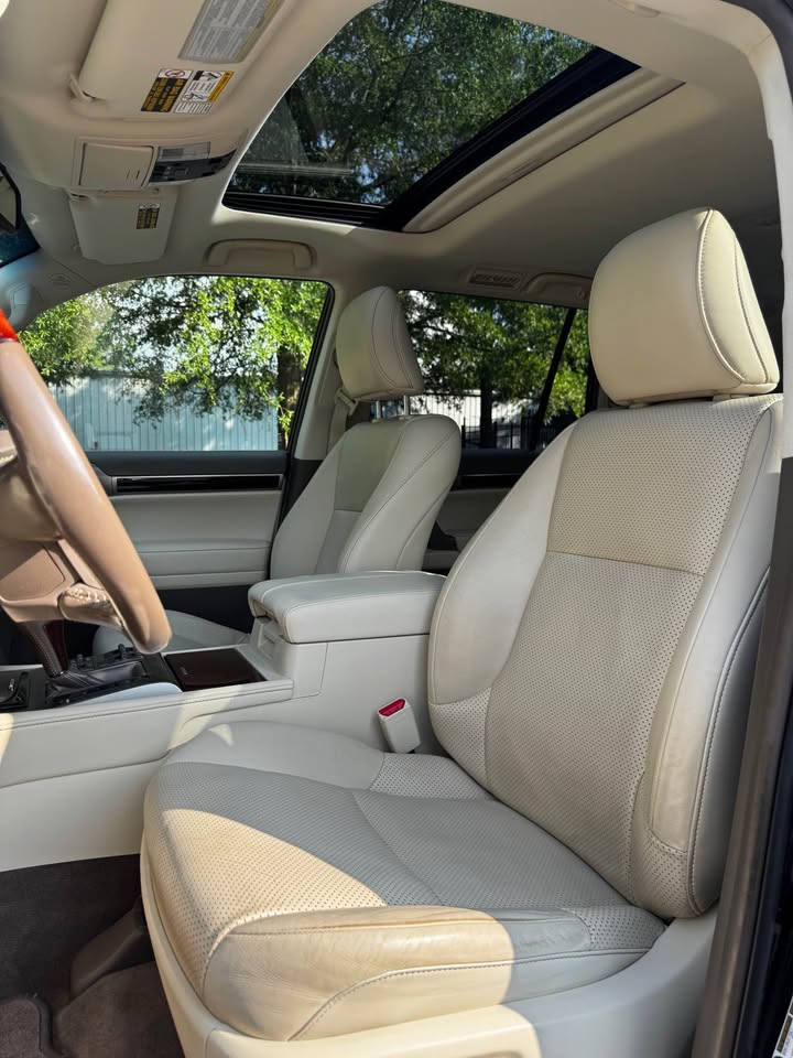 2016 Lexus GX 460 Luxury Sport Utility 4D photo 10