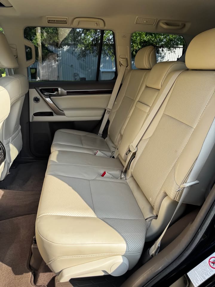 2016 Lexus GX 460 Luxury Sport Utility 4D photo 11