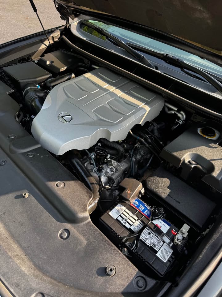 2016 Lexus GX 460 Luxury Sport Utility 4D photo 18