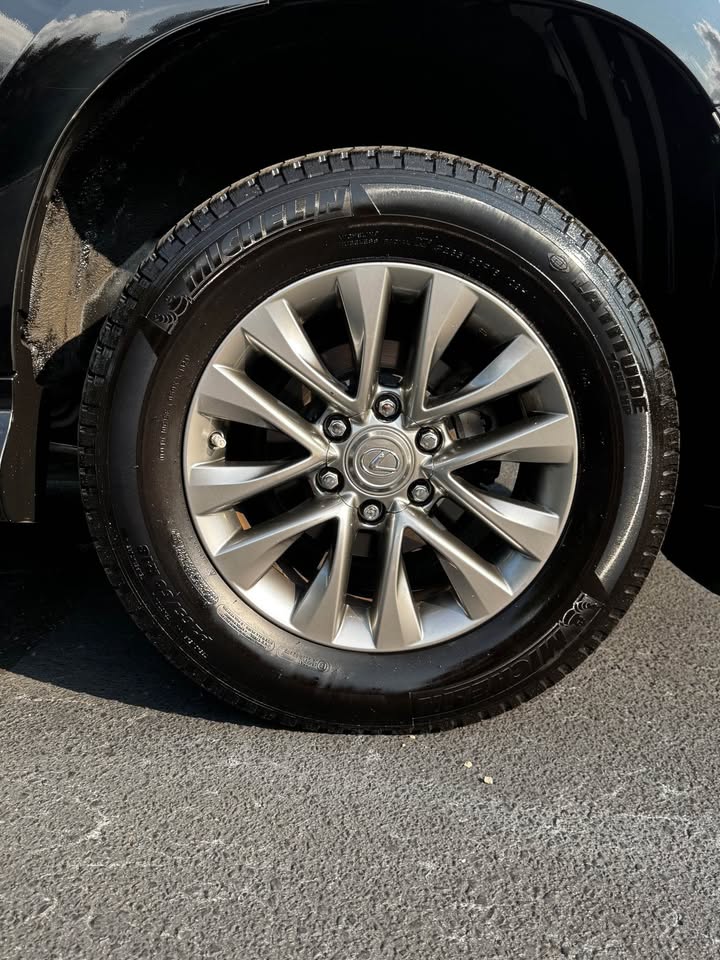 2016 Lexus GX 460 Luxury Sport Utility 4D photo 19
