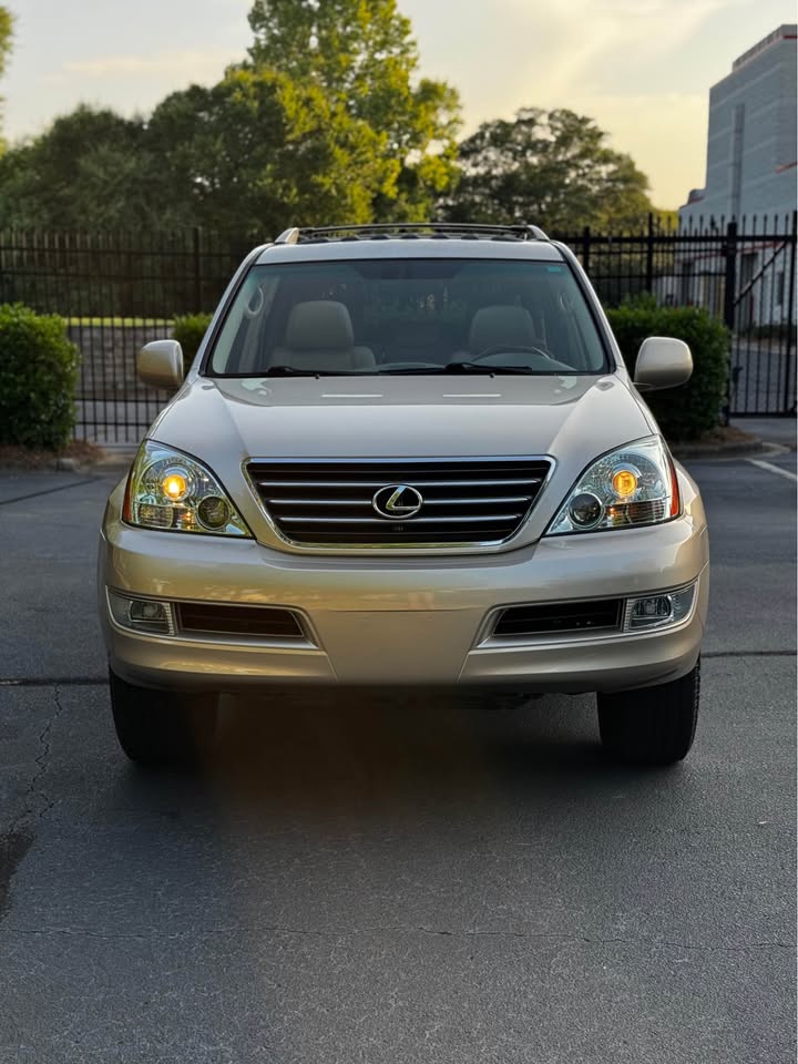 2008 Lexus GX 470 Sport Utility 4D photo 2