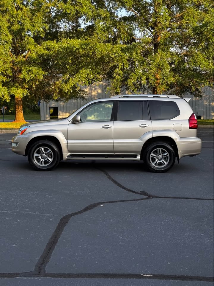 2008 Lexus GX 470 Sport Utility 4D photo 4