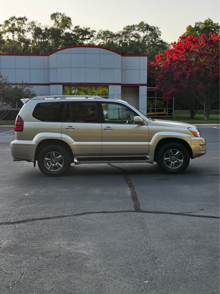 2008 Lexus GX 470 Sport Utility 4D photo 8