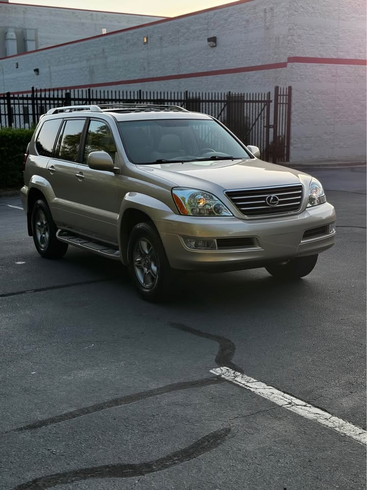 2008 Lexus GX 470 Sport Utility 4D photo 9
