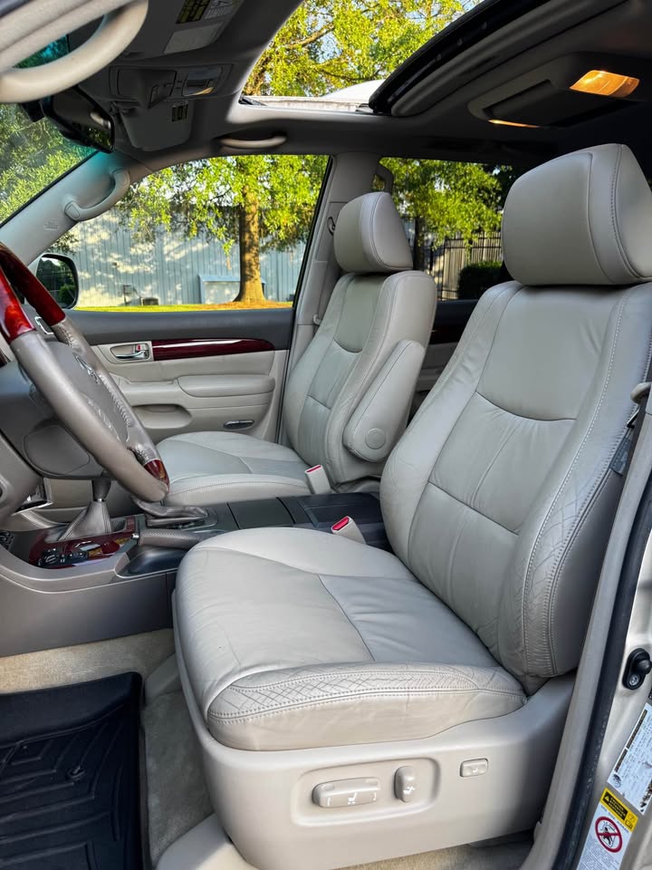 2008 Lexus GX 470 Sport Utility 4D photo 10