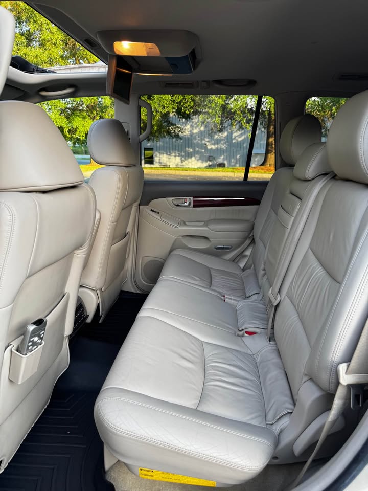 2008 Lexus GX 470 Sport Utility 4D photo 11