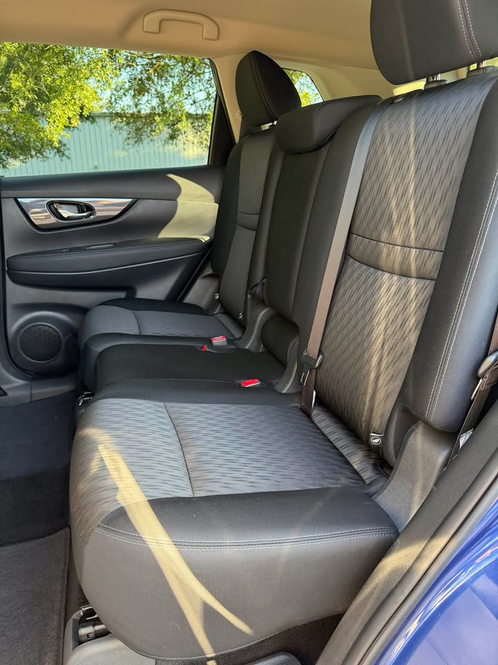 2019 Nissan Rogue S AWD photo 11