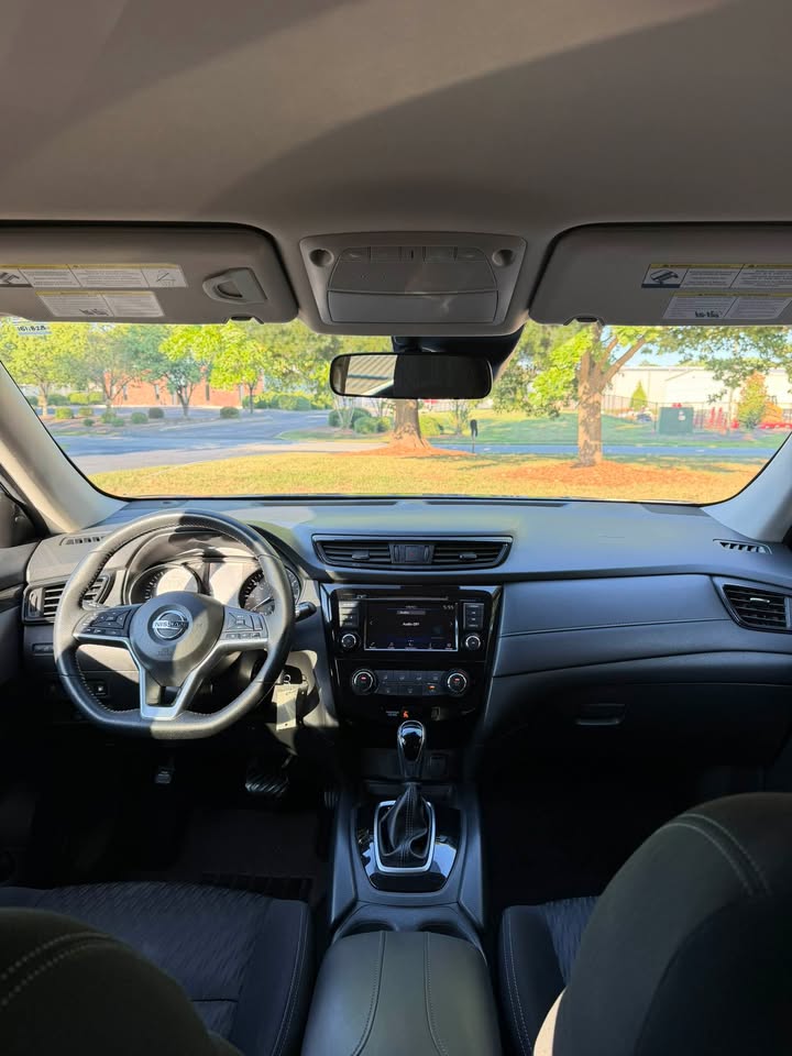2019 Nissan Rogue S AWD photo 12