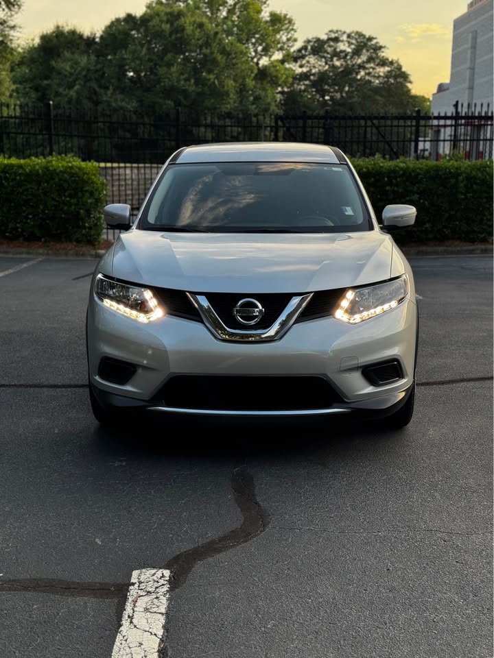 2015 Nissan Rogue S Sport Utility 4D photo 2