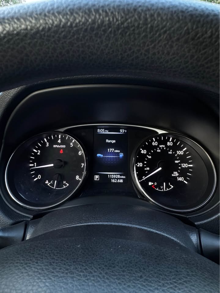 2015 Nissan Rogue S Sport Utility 4D photo 15