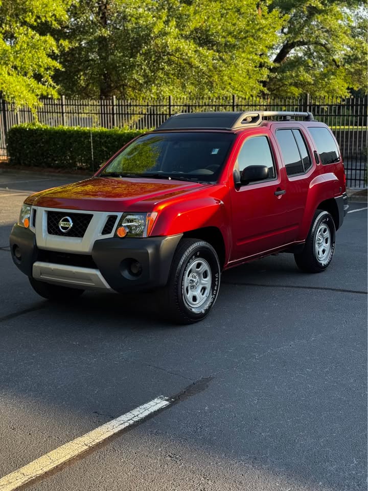 2012 Nissan Xterra X Sport Utility 4D photo 3