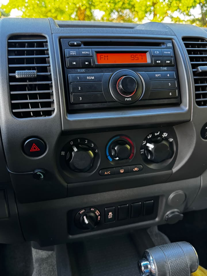 2012 Nissan Xterra X Sport Utility 4D photo 16