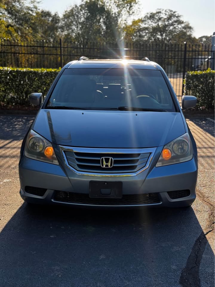 2010 Honda Odyssey photo 2