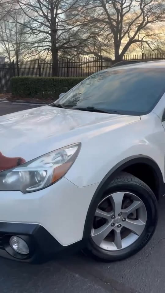 2014 Subaru Outback 3.6R Limited photo 2