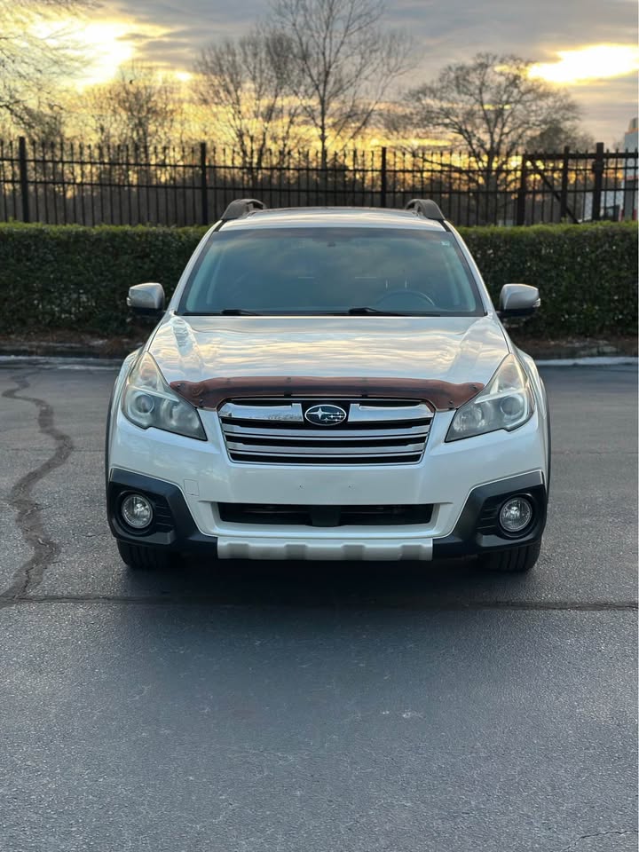 2014 Subaru Outback 3.6R Limited photo 3