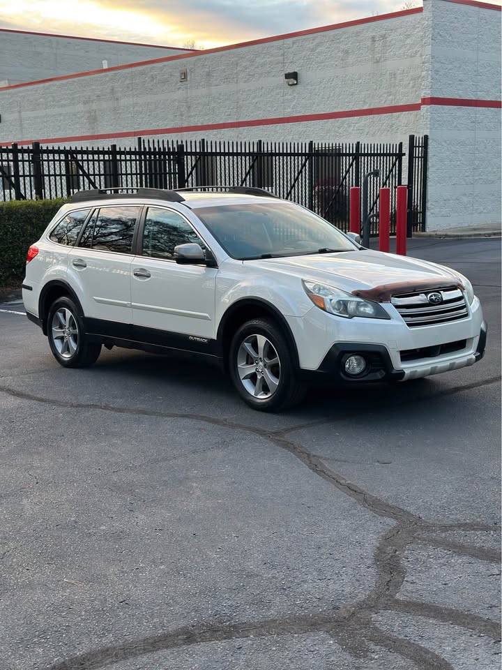 2014 Subaru Outback 3.6R Limited photo 10