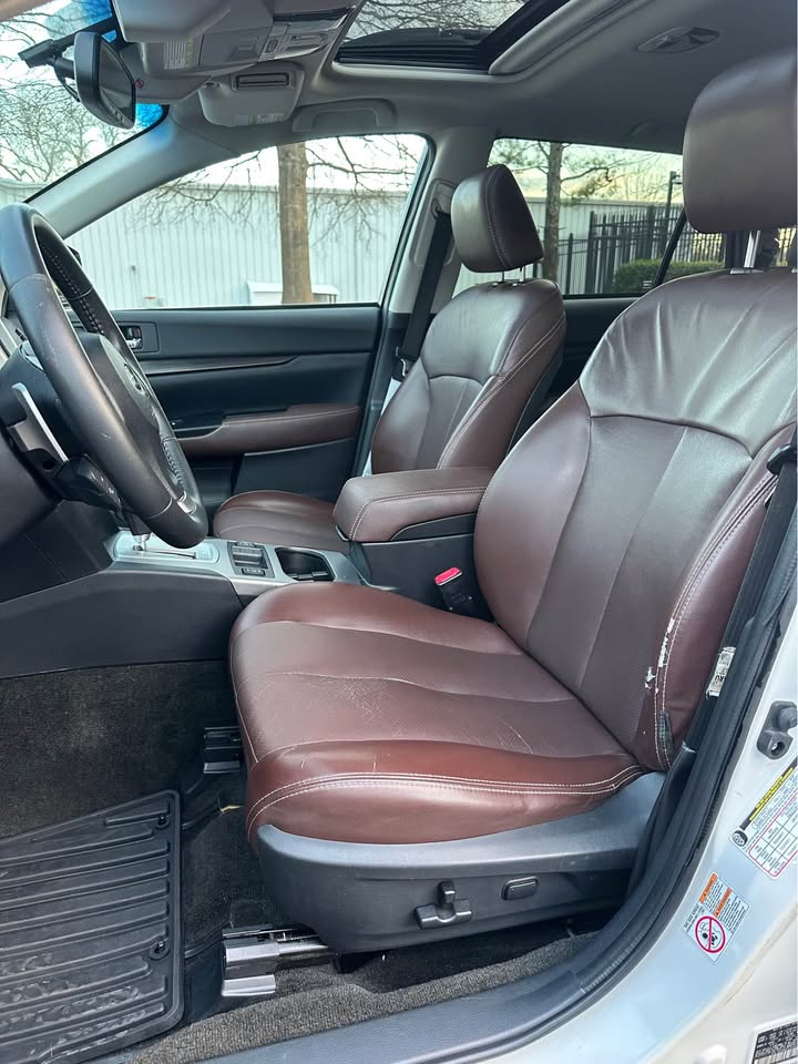 2014 Subaru Outback 3.6R Limited photo 11