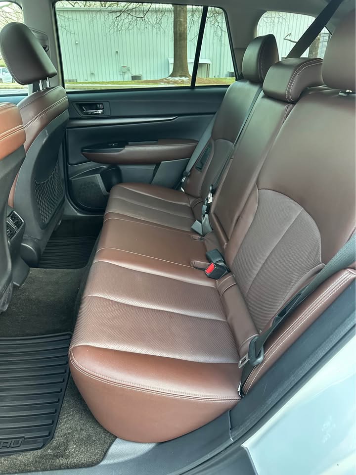 2014 Subaru Outback 3.6R Limited photo 12