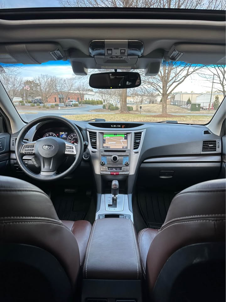 2014 Subaru Outback 3.6R Limited photo 13